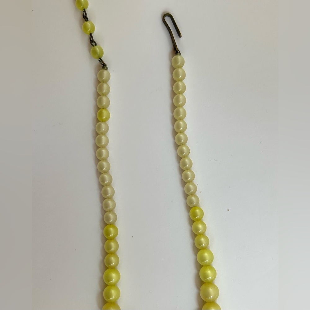 Vintage Yellow Moonglow Lucite Graduated Choker 13” w/ 2 1/2” Extender 40’s-50’s - Picture 10 of 16
